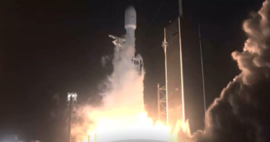 Ракетата Falcon Heavy на Елон Маск лансирана во вселената со 24 сателити (ВИДЕО) Ракетата Falcon Heavy на Елон Маск лансирана во вселената со 24 сателити (ВИДЕО)