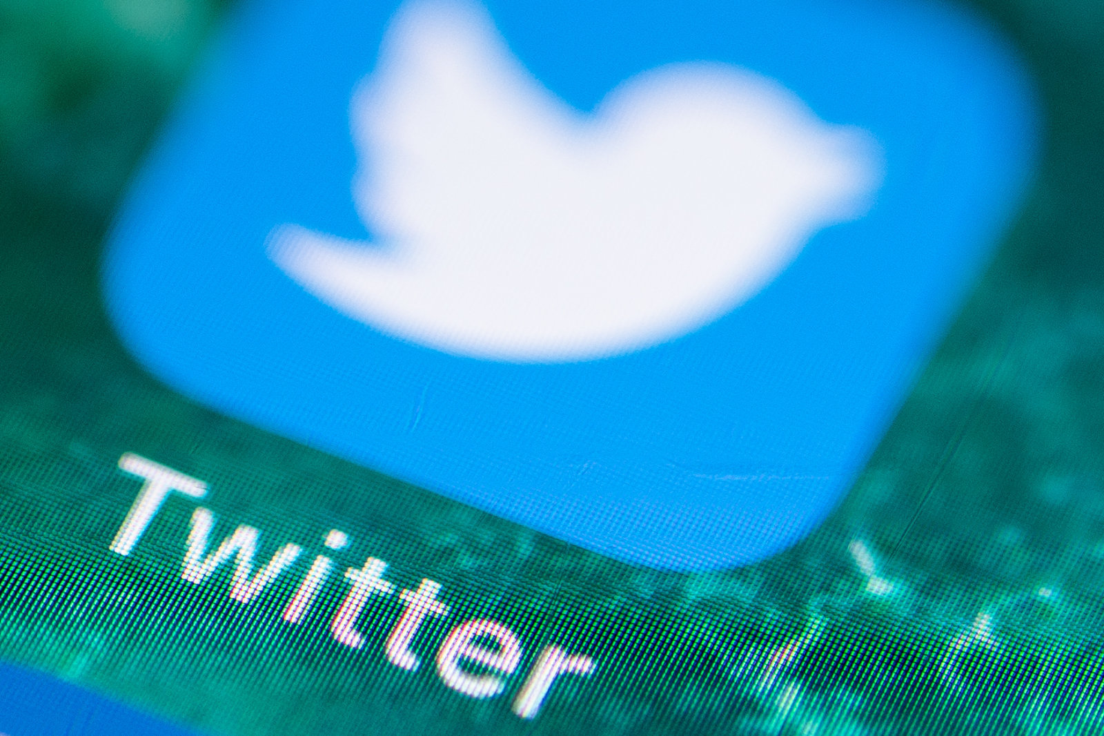 Twitter го олесни поврзувањето на новите со старите твитови (ВИДЕО)