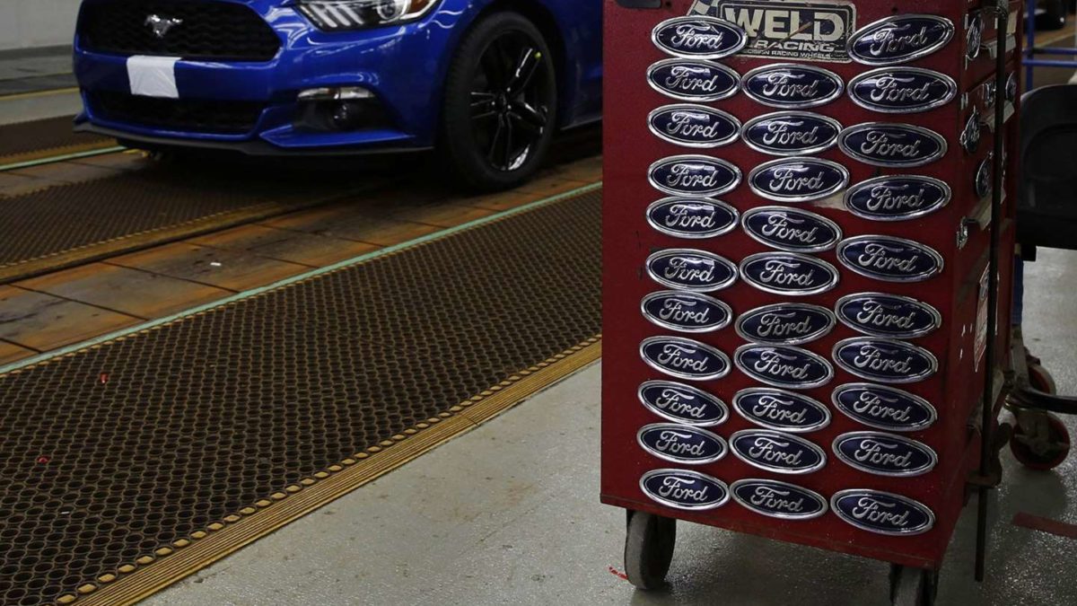 Ford тестира нов уред за контрола на растојанието меѓу работниците