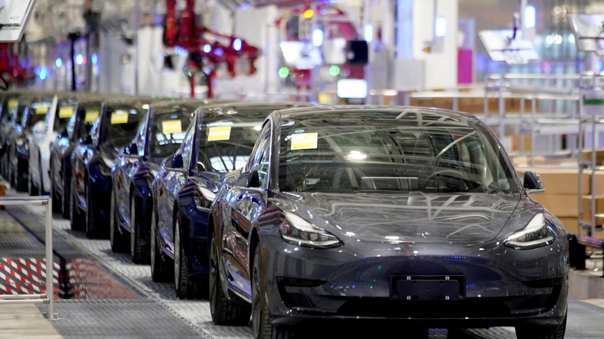 Tesla со помоќни батерии ќе им конкурира на обичните автомобили
