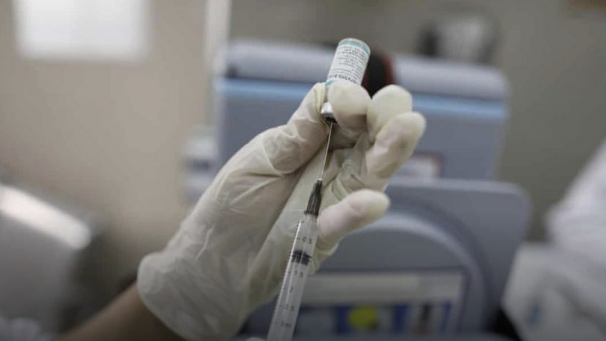 Руски истражувачи успешно на себе тестирале вакцина против коронавирус