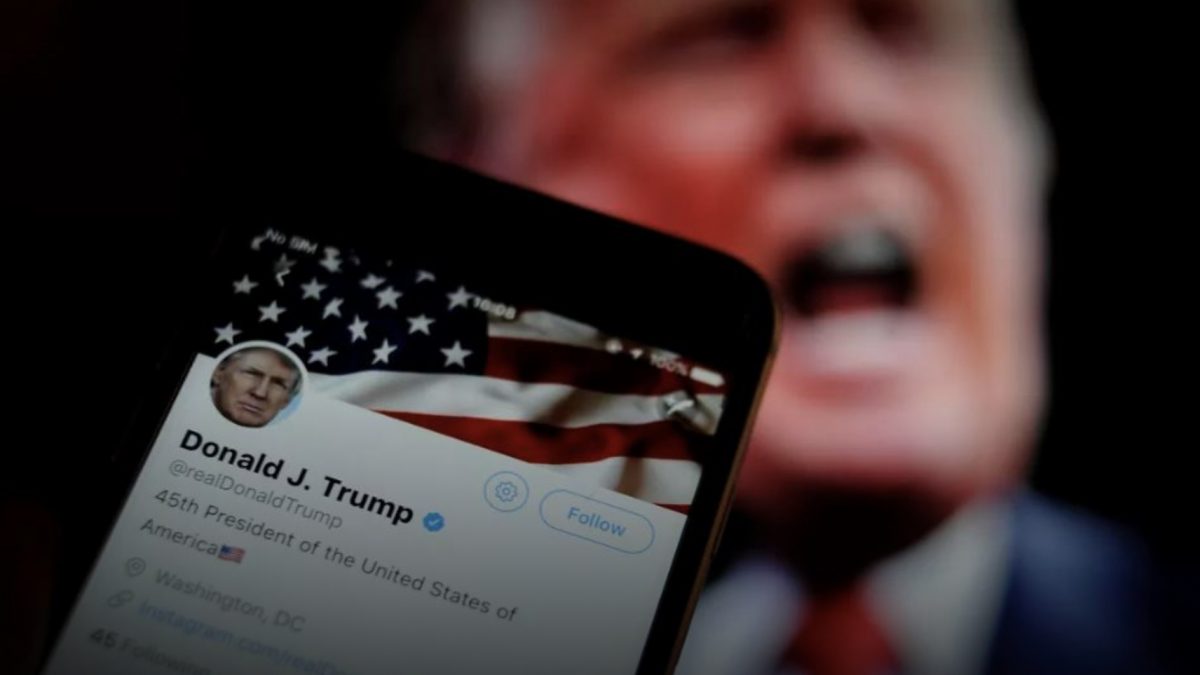 Прво предупредување од Twitter поради твитовите на Трамп