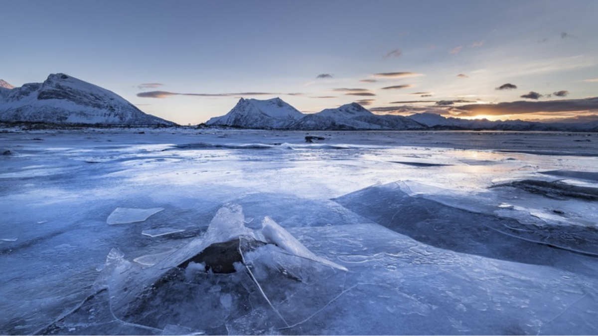 На дното на Северниот леден океан пронајдени чудни раседи