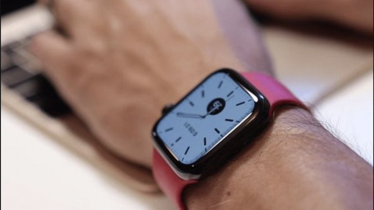 Apple Watch 6 ќе мери температура и ќе ги следи корисниците додека вежбаат јога