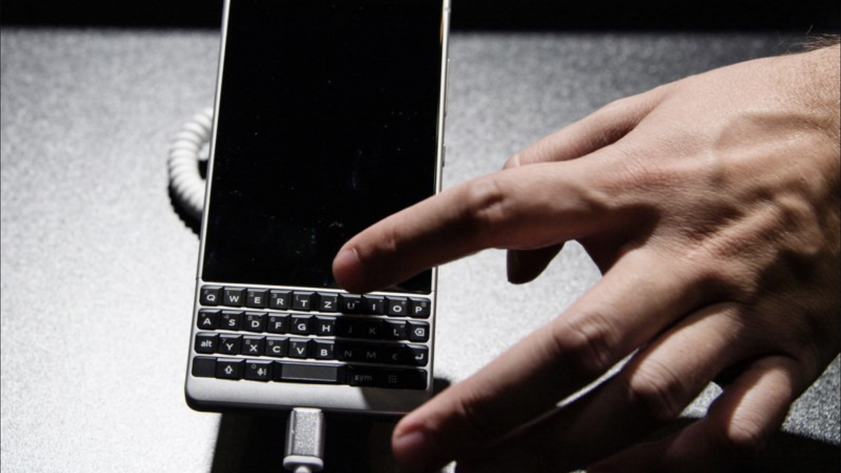 BlackBerry се враќа на пазарот со нов смартфон