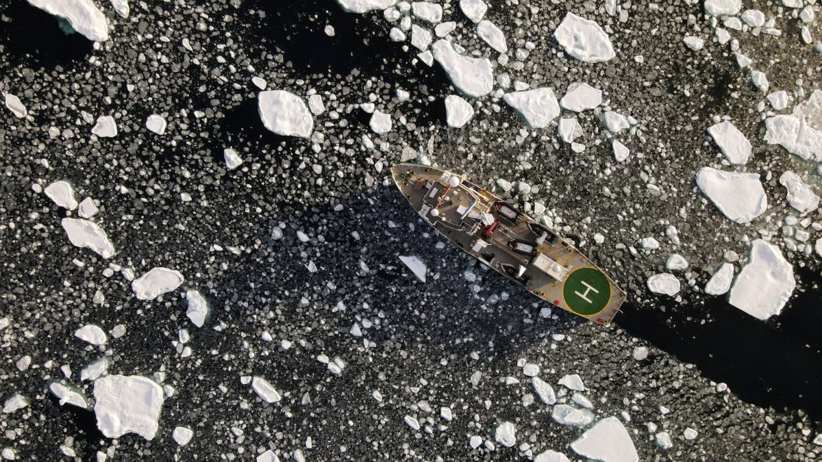 Мразот на Арктикот исчезнува со драматична брзина (ВИДЕО)