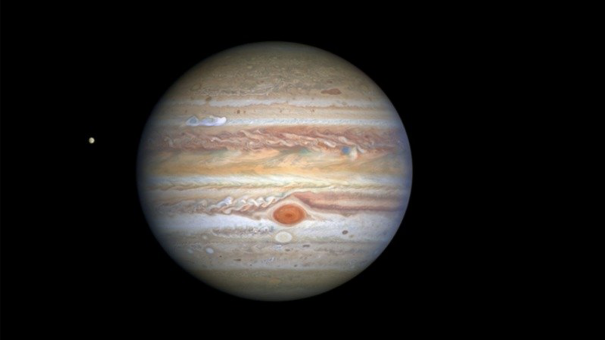 Нови фотографии открија бура на Јупитер (ВИДЕО)