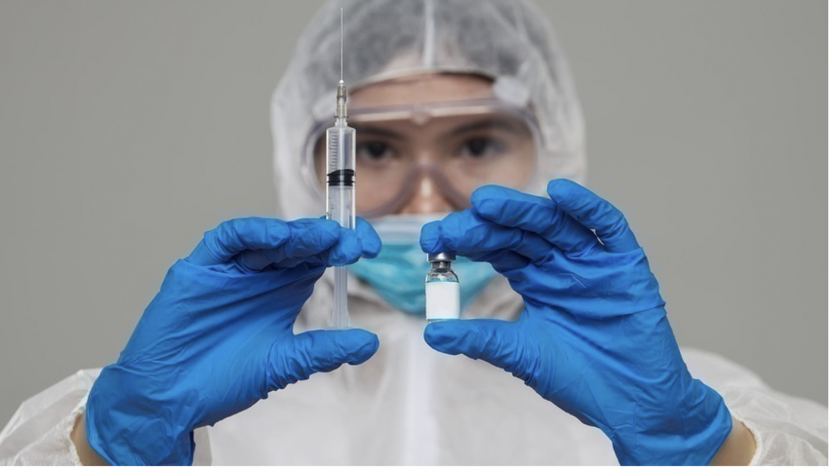 Руски научници: Кој не смее да се вакцинира против коронавирус?