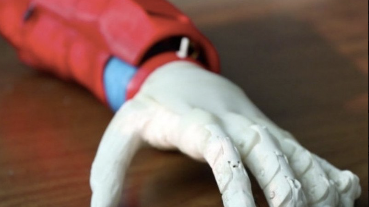 Во Тунис со помош на 3D печатач е изработена бионичка рака на соларна енергија