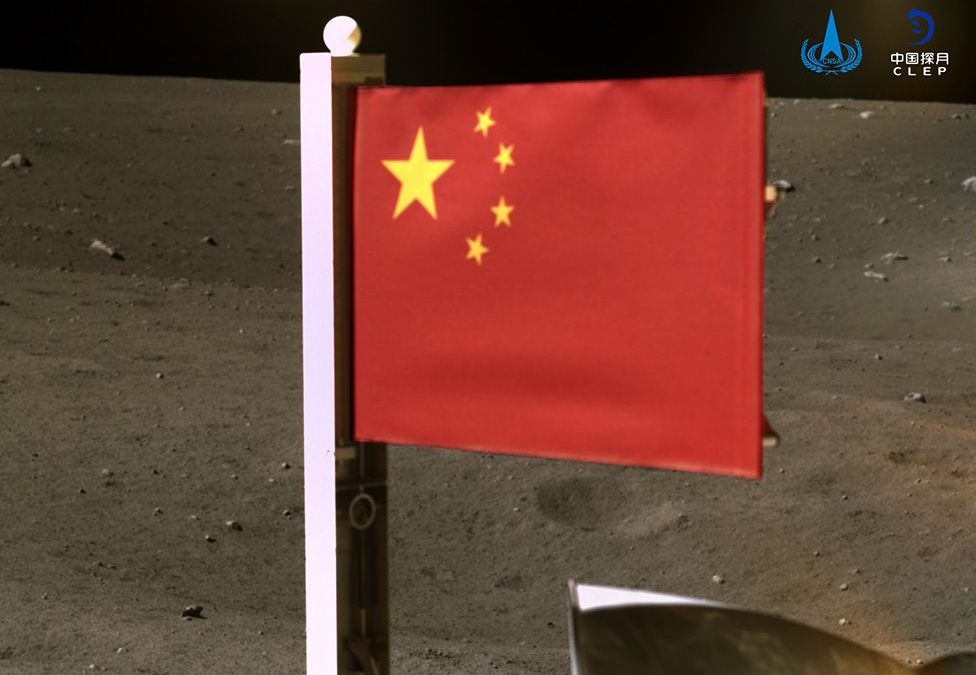 Кина е втората земја што постави знаме на Месечината (ВИДЕО)