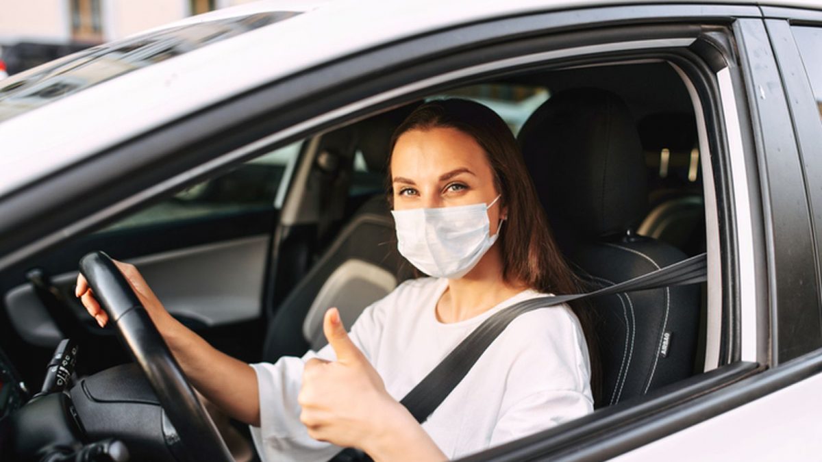 Направете воздушна завеса во автомобилот и заштитете се себеси и совозачот од коронавирус