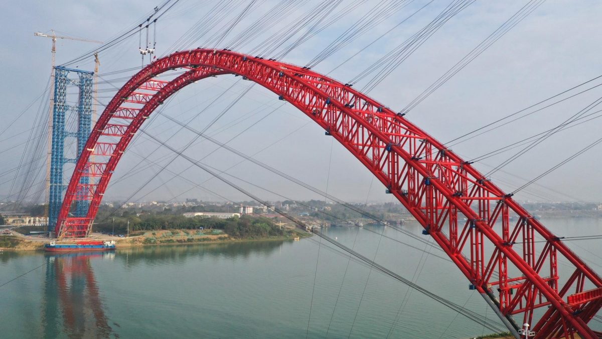 Кинезите за 36 месеци го изградија џиновскиот лачен мост (ВИДЕО)