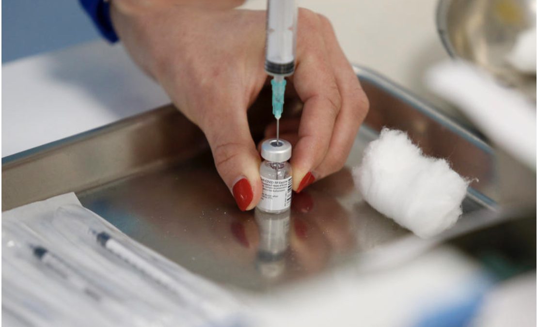 Седум важни факти за вакцината на Фајзер: Во која рака се става, што се потпишува и кога сте имуни на вирусот
