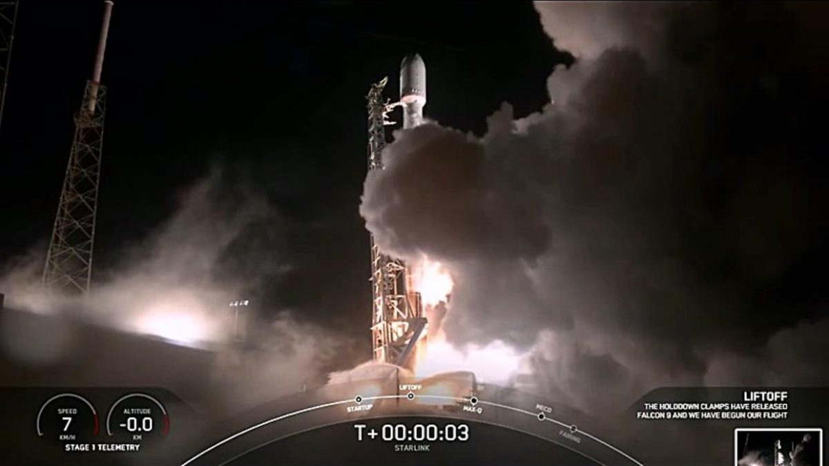 SpaceX лансираше ракета носач со 60 микросателити (ВИДЕО)