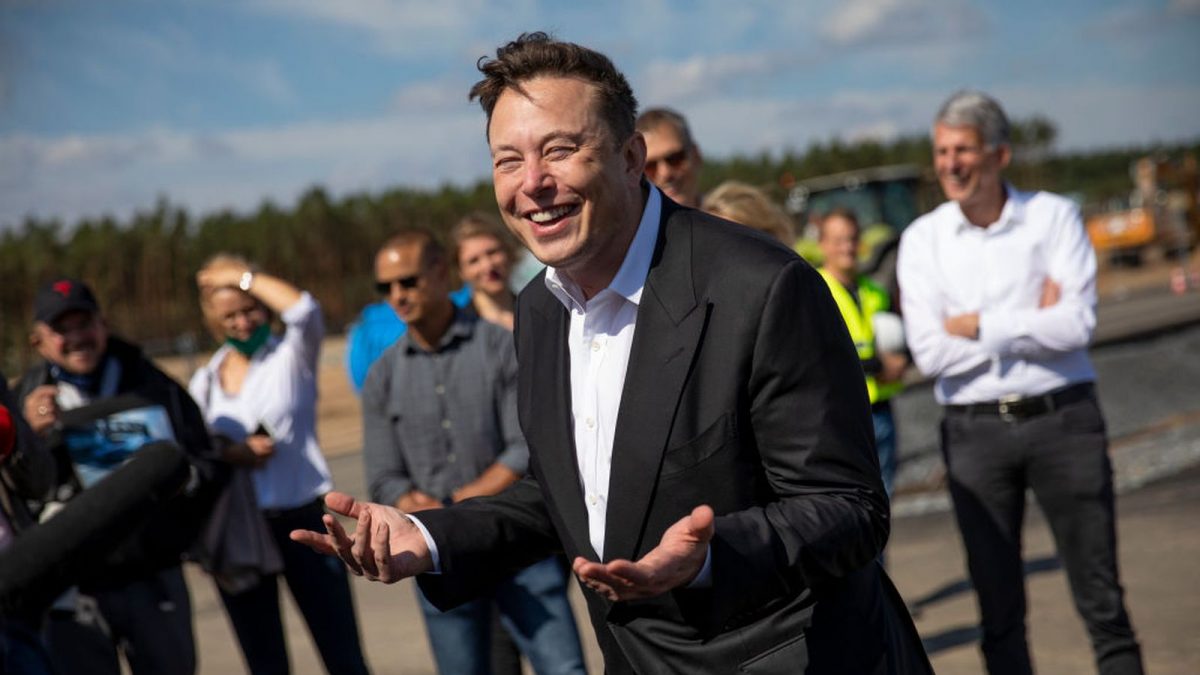 Необичен потег на Елон Маск: Вклучил 4000 вработени на SpaceX во студија за Ковид-19