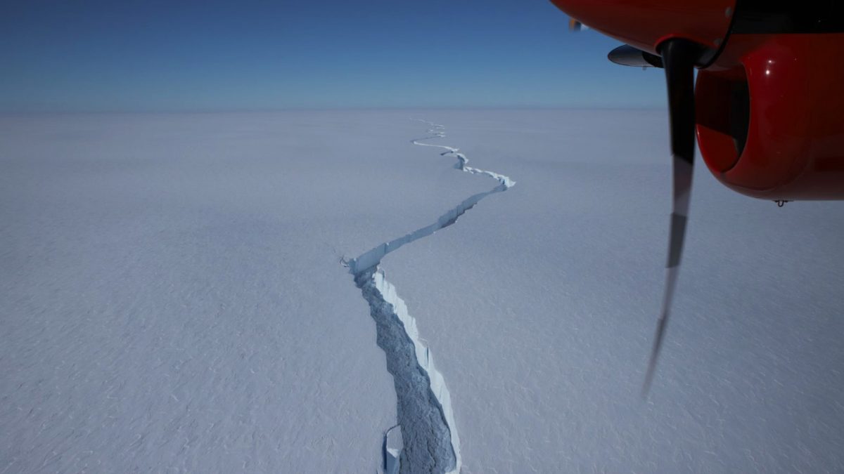 На Aнтарктикот се отцепи санта мраз со површина поголема од Лондон (ВИДЕО)