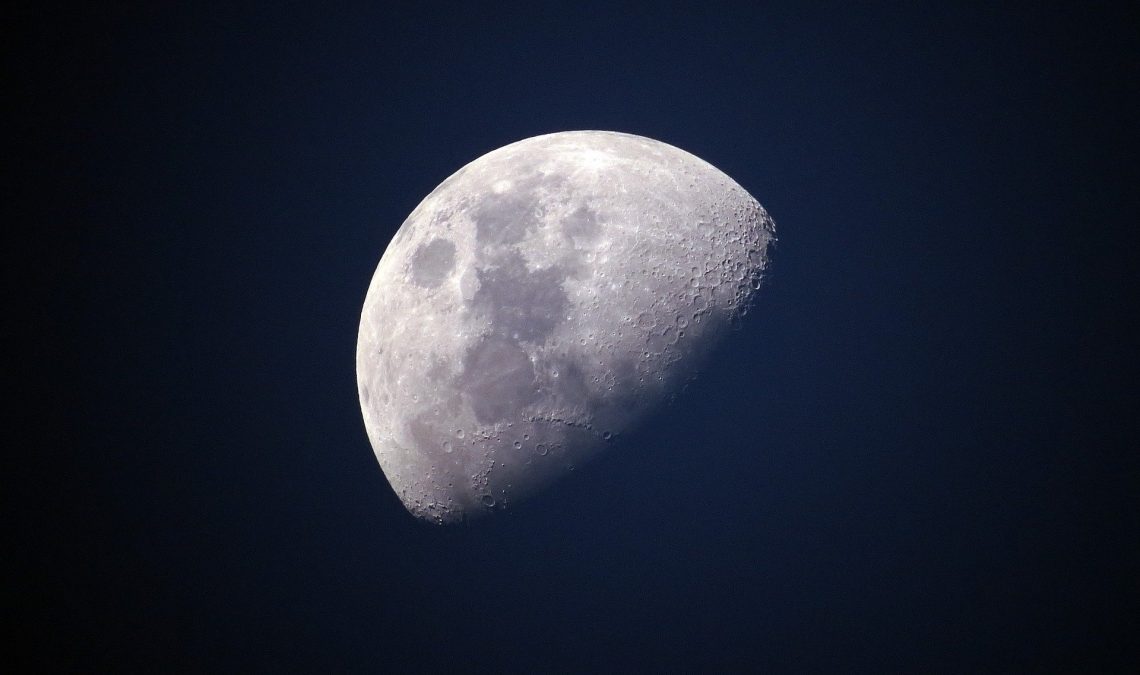 Научниците сакаат Месечината да ја претворат во „Лунарна арка“ (ВИДЕО)