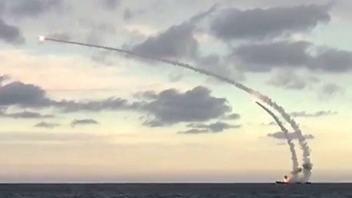 Русите во Јапонското море успешно ја тестираа моќната ракета „Калибар“ (ВИДЕО)