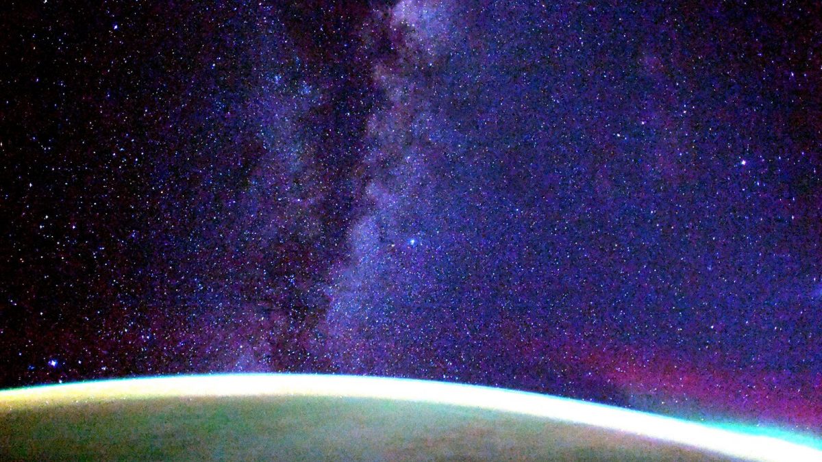 Вселенска убавина: Астронаутите објавија преубави снимки од капсулата  Crew Dragon (ВИДЕО)