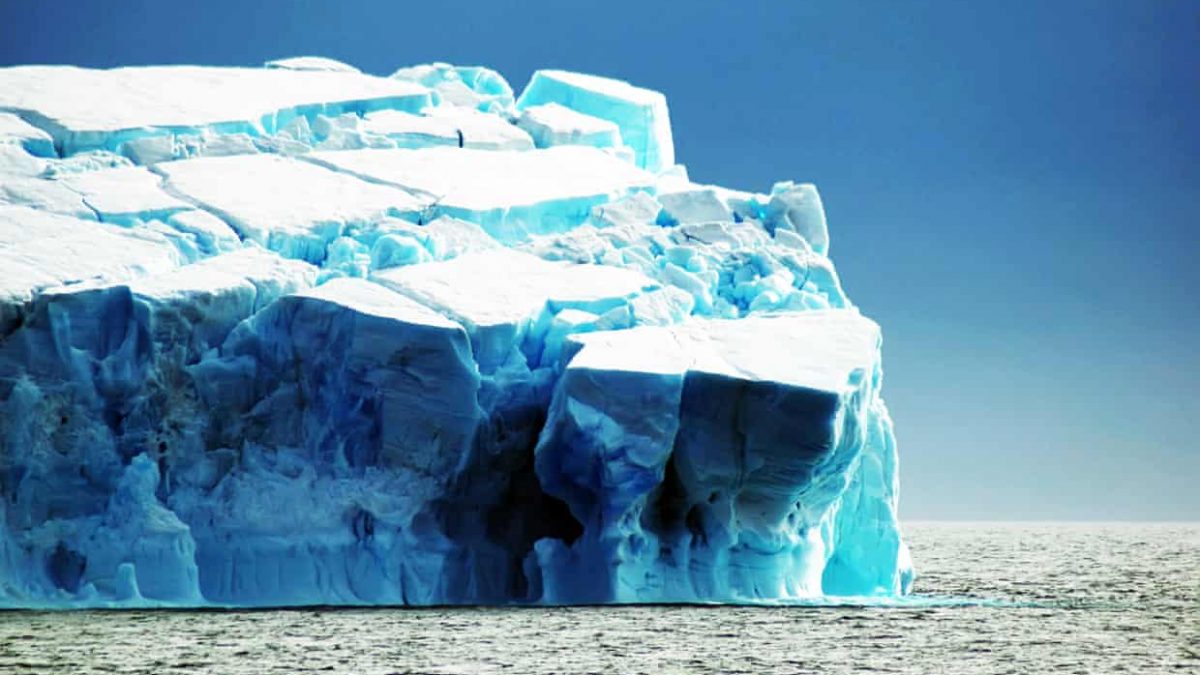 Најголемата санта мраз во светот се отцепи од Антарктикот (ВИДЕО)