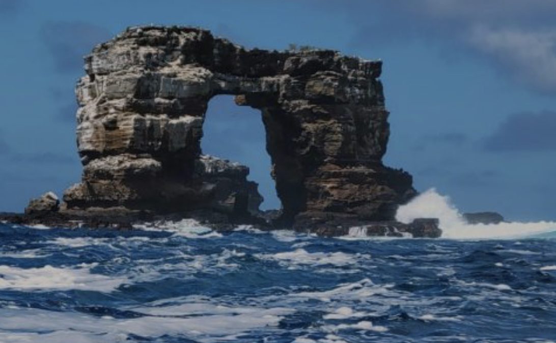 Се урна „Дарвиновата порта“ на островите Галапагос (ВИДЕО)