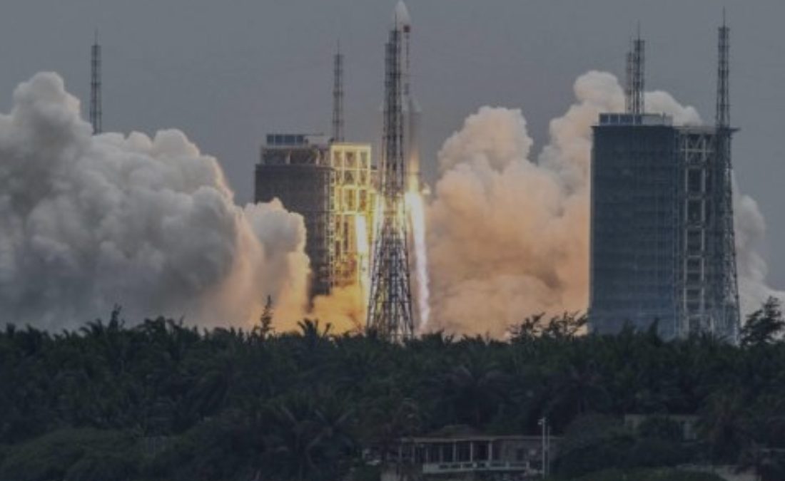 Остатоците од кинеската ракета ќе паднат на Земјата во недела наутро
