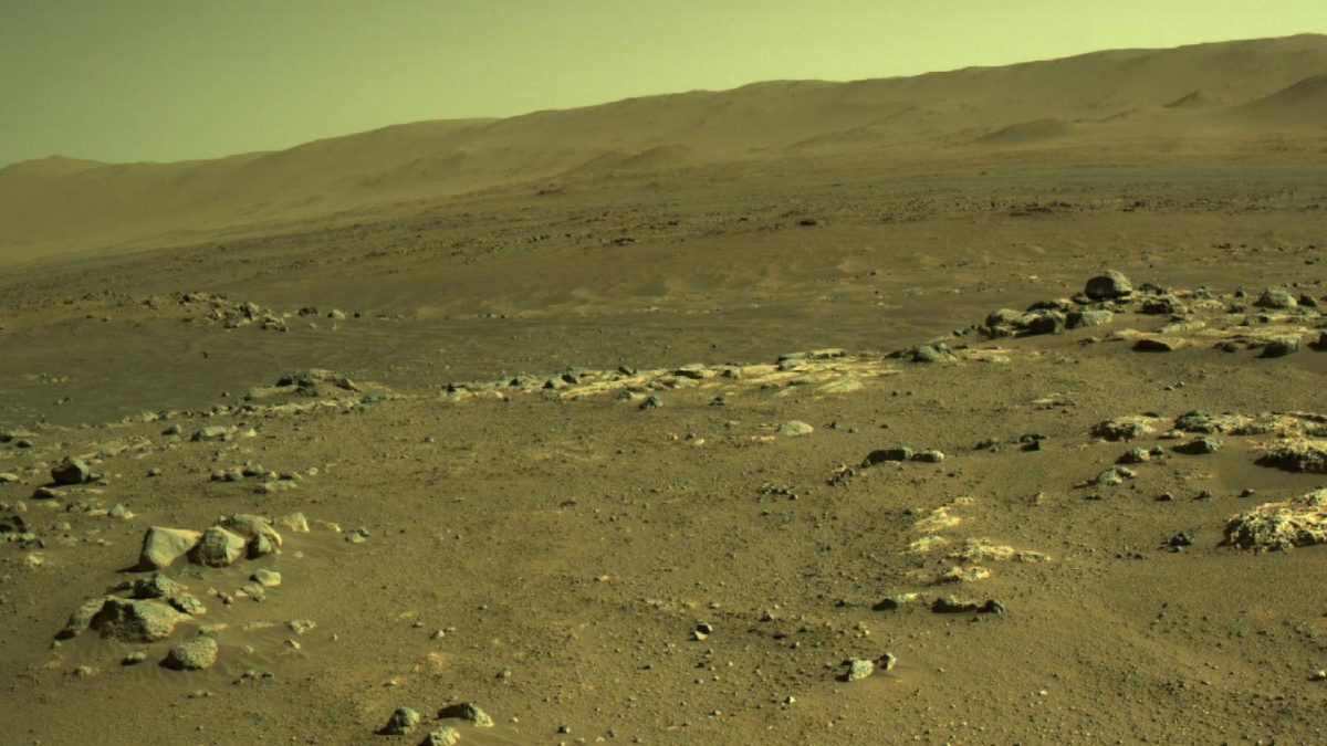 Хеликоптерот на NASA собори рекорд и испрати фотографии во боја од Марс