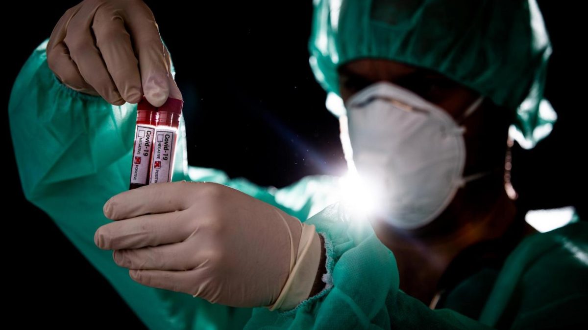Експерт за ламбда сојот: Kолку помалку вакцинирани, толку е поголема шансата за мутирање