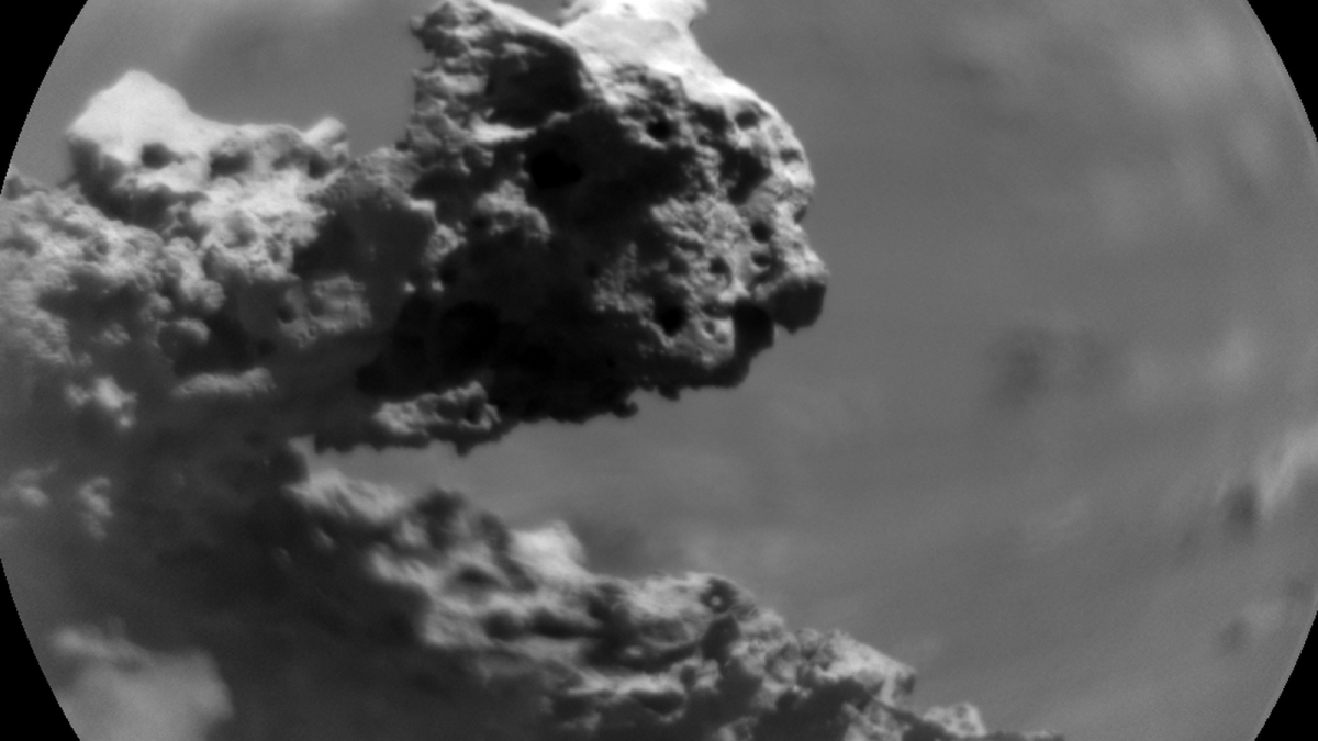 Роверот на NASA сними предмет на Марс што ја разбуди фантазијата кај научниците