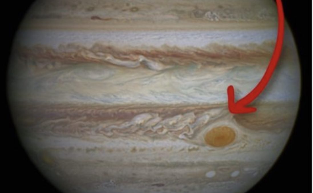 Голема црвена дамка на Јупитер отвора нови прашања
