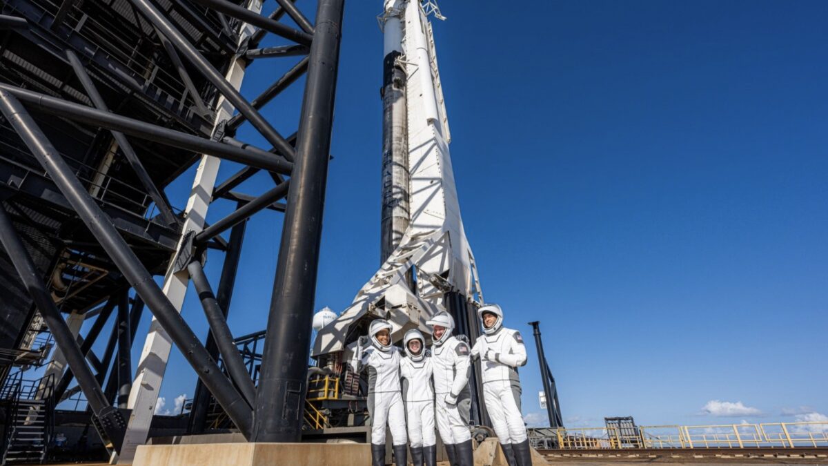 SpaceX го испрати првиот целосно цивилен екипаж полета во вселената (ВИДЕО)