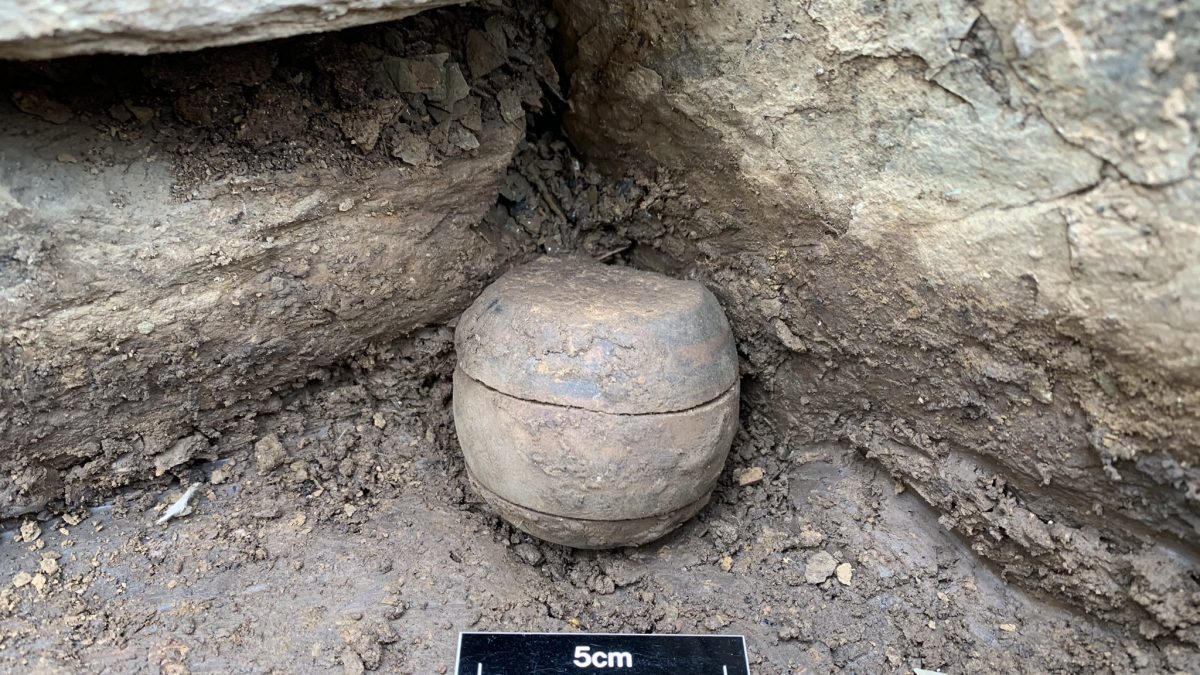 Мистериозни камени топки стари 5.500 години пронајдени во стара гробница (ВИДЕО)
