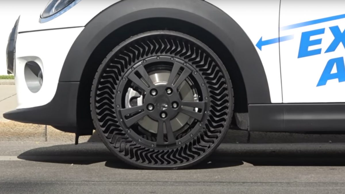 Прва снимка од возење во јавност на новата Michelin гума која не се полни со воздух! (ВИДЕО)
