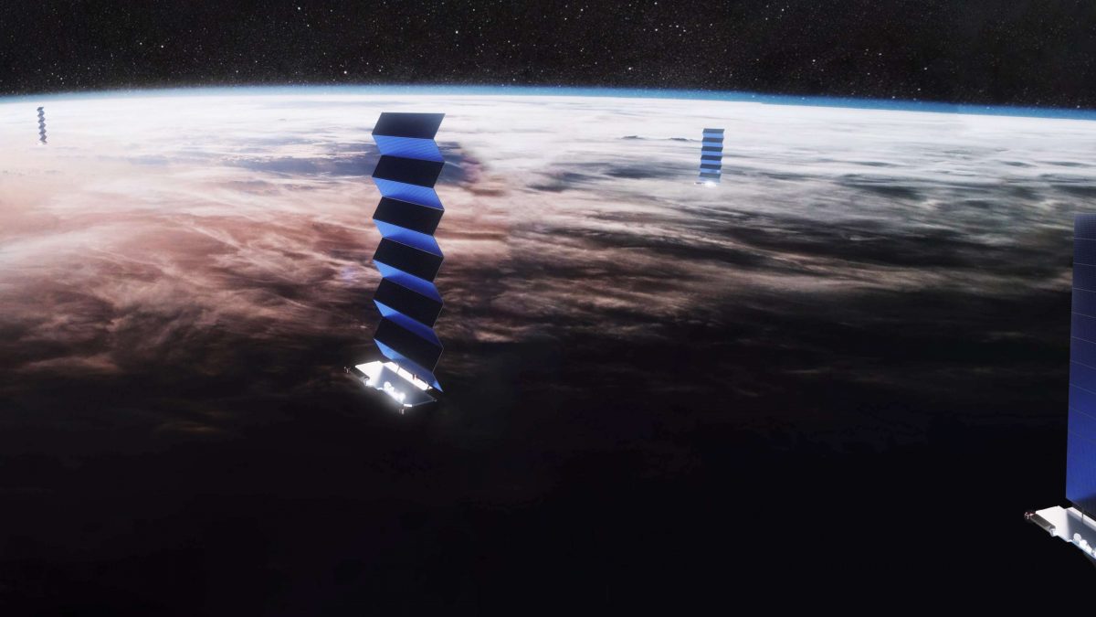 Starlink сателит во пламен влезе во атмосферата на Земјата