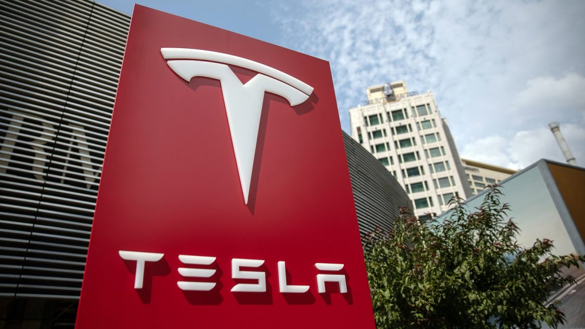 Tesla постигна рекордна продажба