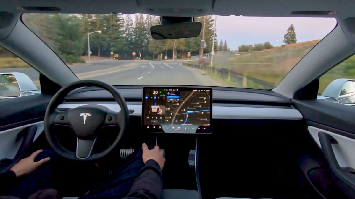 Проблеми со автономното возење: Ажурираниот софтвер на Tesla повлечен по само еден час!