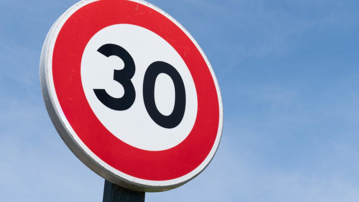 Европските парламентарци бараат максимално ограничување на брзината на 30 км/ч во населените места