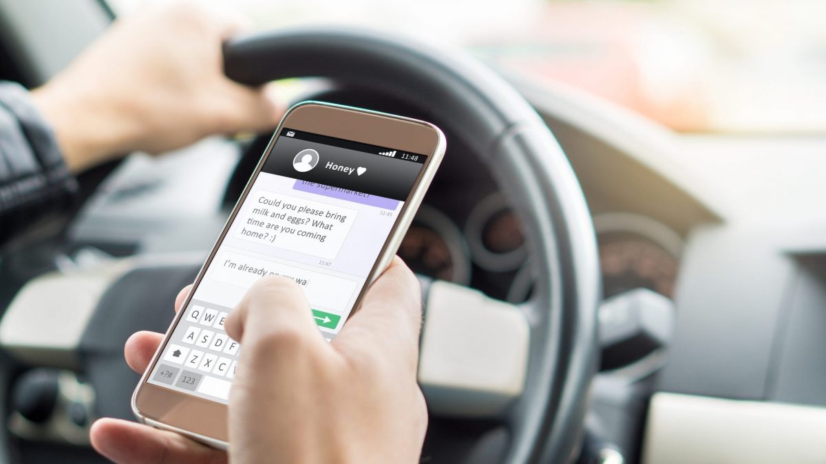 Kористењето мобилен телефон додека возите ја зголемува потрошувачката на гориво!?