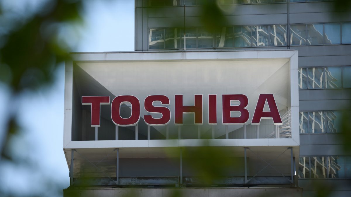 Toshiba ќе се подели на три посебни компании