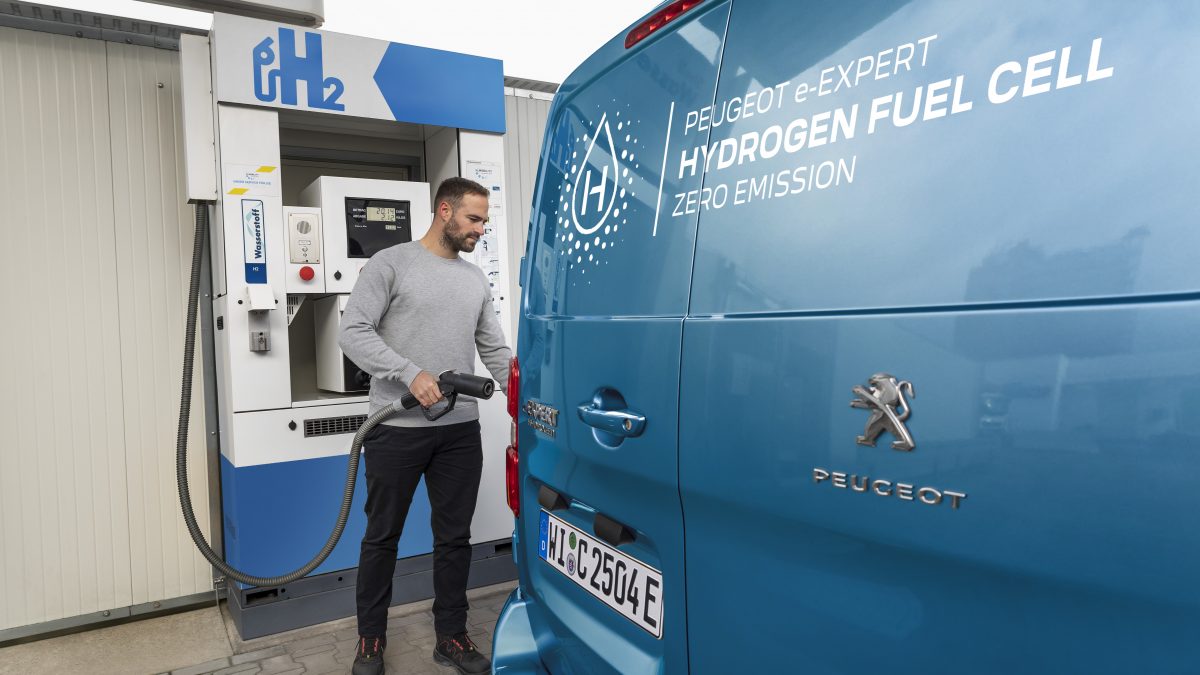 Почна производството на новото Peugeot e-expert Hydrogen