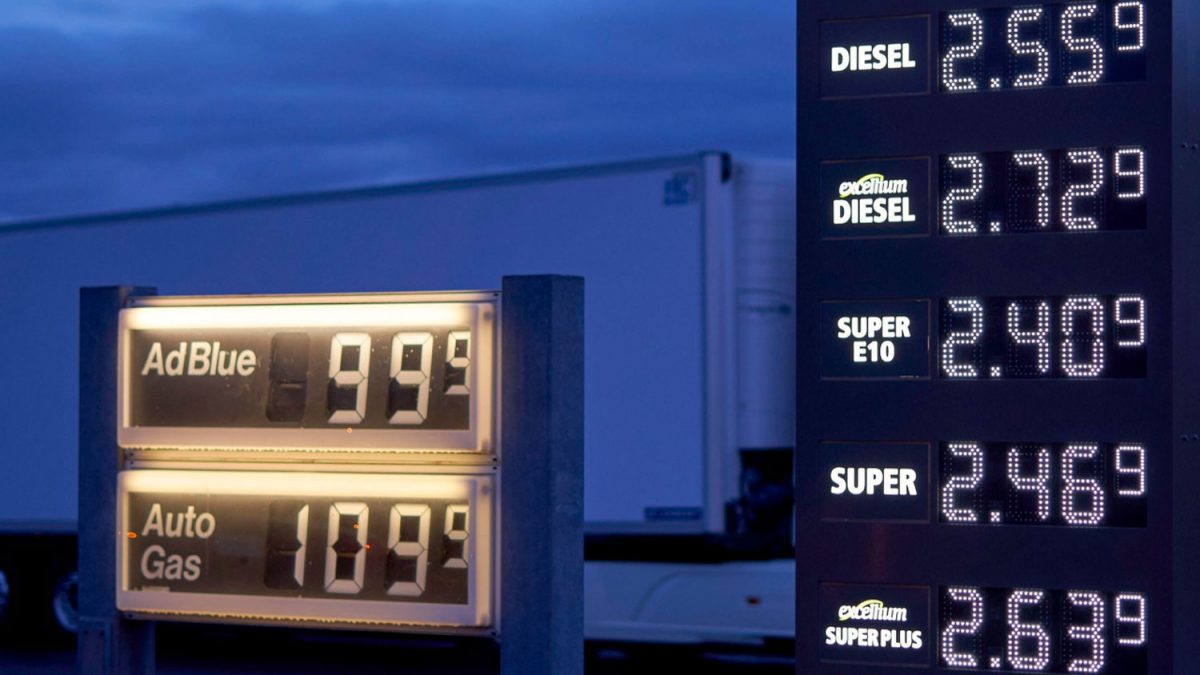 Луд тренд на бензинските пумпи: „Поевтино ми е да платам казна отколку да наполнам полн резервоар“