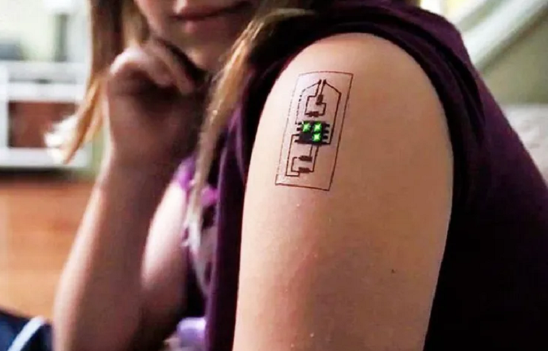 Бил Гејтс најави „електронска тетоважа“ која го следи човековото здравје (ВИДЕО)