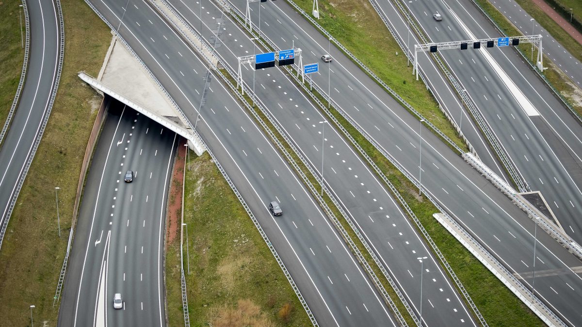 Холандските политичари не сакаат електрични автомобили, тврдат дека задните седишта се премногу тесни