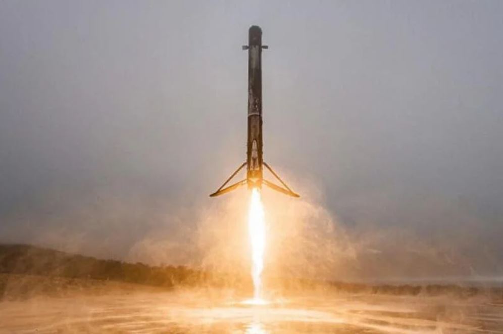 ВИДЕО: SpaceX лансираше и спушти три ракети за помалку од 37 часа
