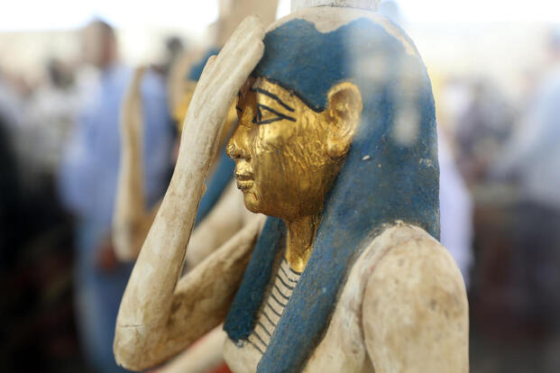 Над 150 антички статуи и 250 саркофази се откриени во Египет