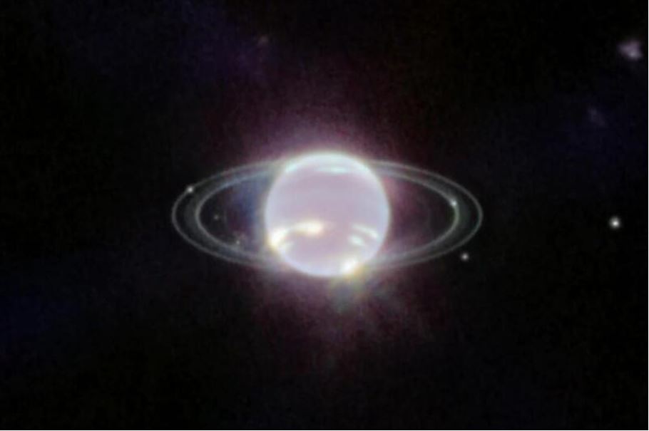 Телескопот James Webb ги сними прстените и месечините на Нептун
