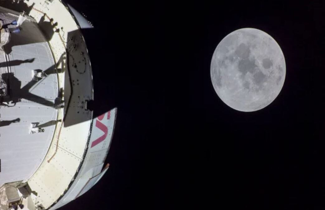 НАСА објави фотографии од последното прелетување на Орион над Месечината