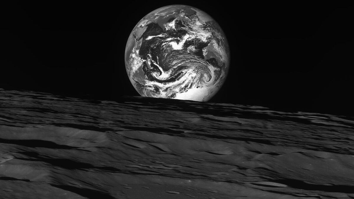 Јужнокорејската сонда сними фантастични фотографии од Земјата и Месечината