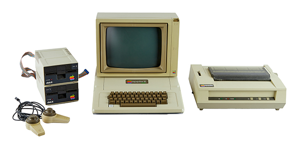 Се продаваат легендарните Macintosh и другите компјутери на Apple