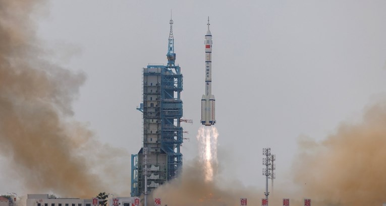Кина испрати уште тројца астронаути во својата вселенска станица